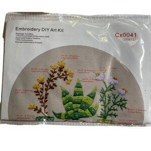 Embroidery DIY Art Kit HOUSEPLANTS Hoop Cloth Needles Thread NEW IN PACKAGE